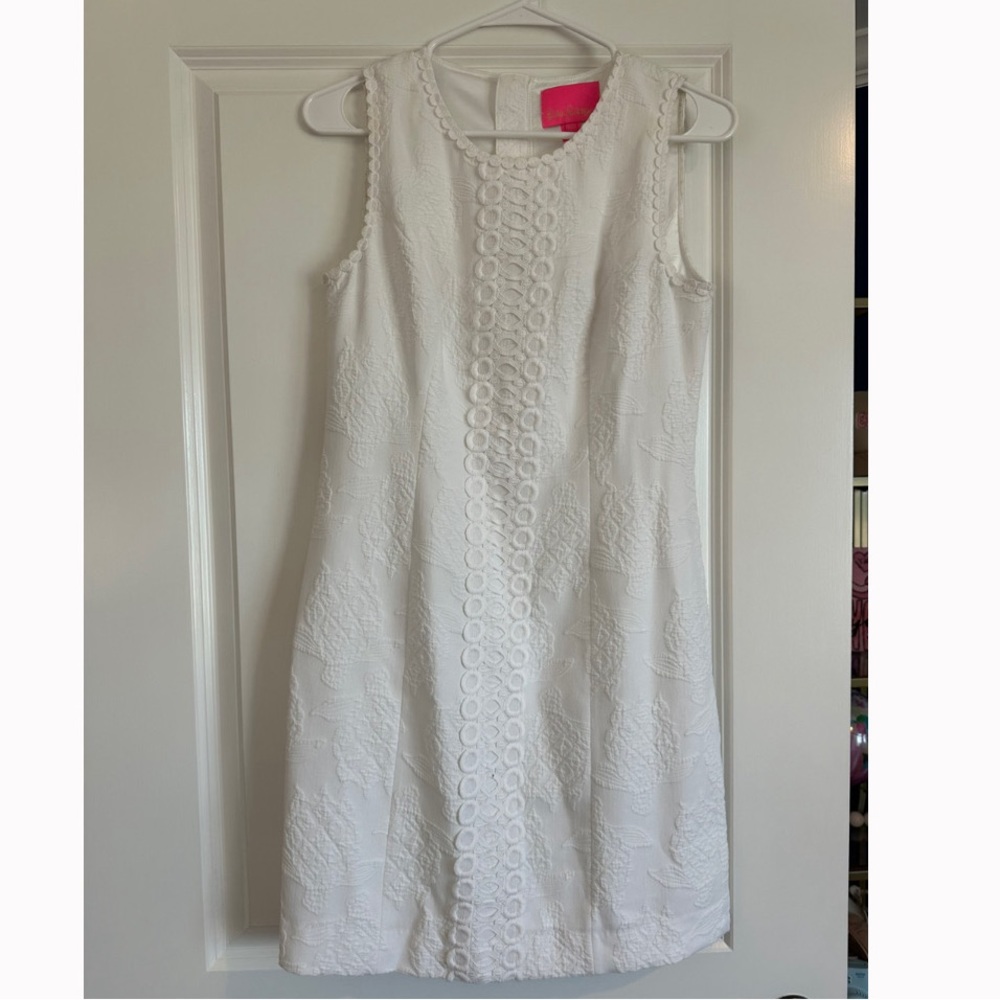Lilly Pulitzer Mila Stretch Shift Dress in White Turtle Pucker Jacquard